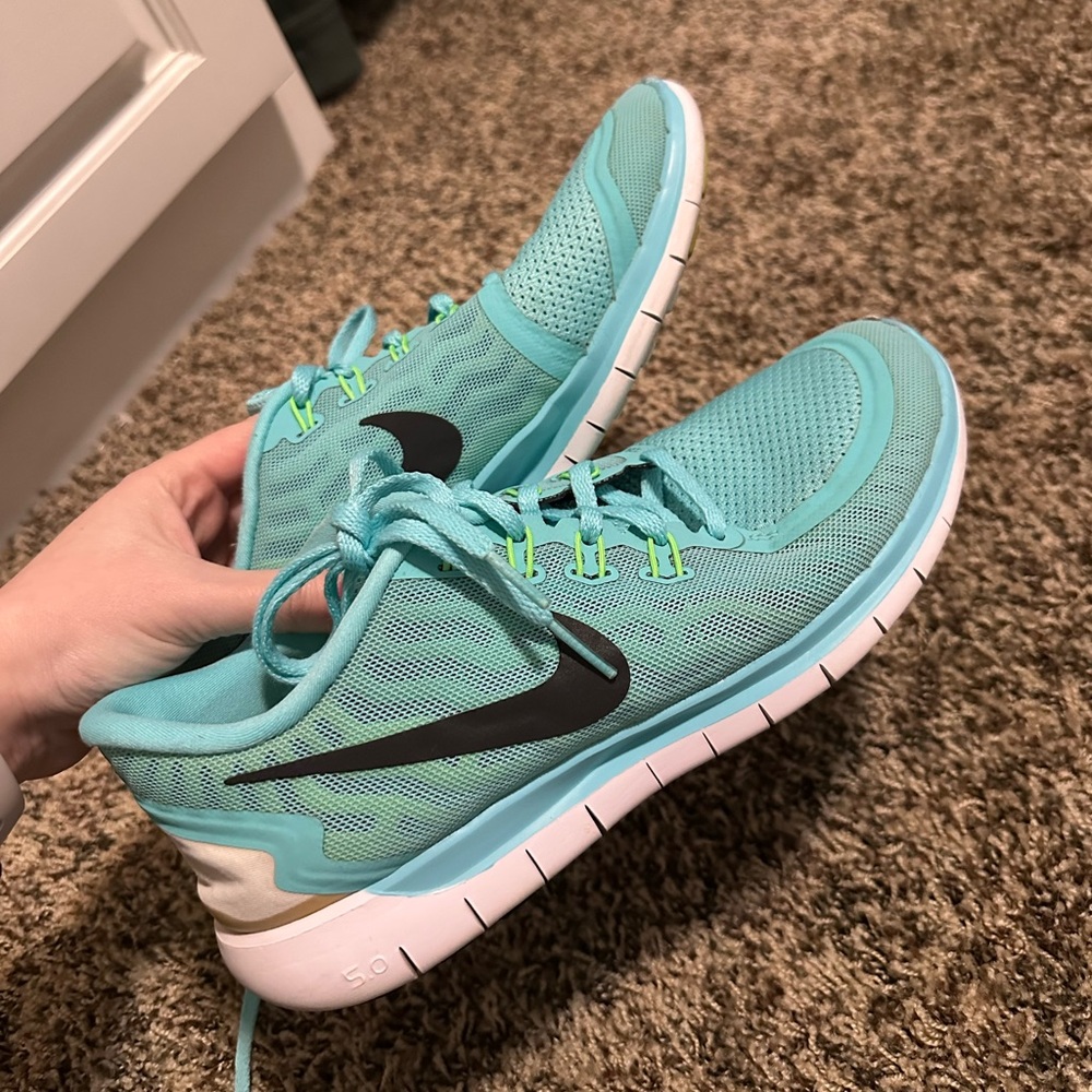 Nike Women's Aqua Athletic Shoes